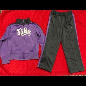 4T Nike jogging suit